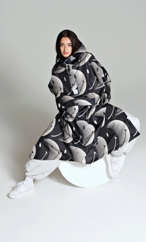 ☆Rockfish X MINJUKIM★FLORAL GRAPHIC PACKABLE PONCHO★ X MINJUKIM] FLORAL GRAPHIC PACKABLE PONCHO - 3 colors